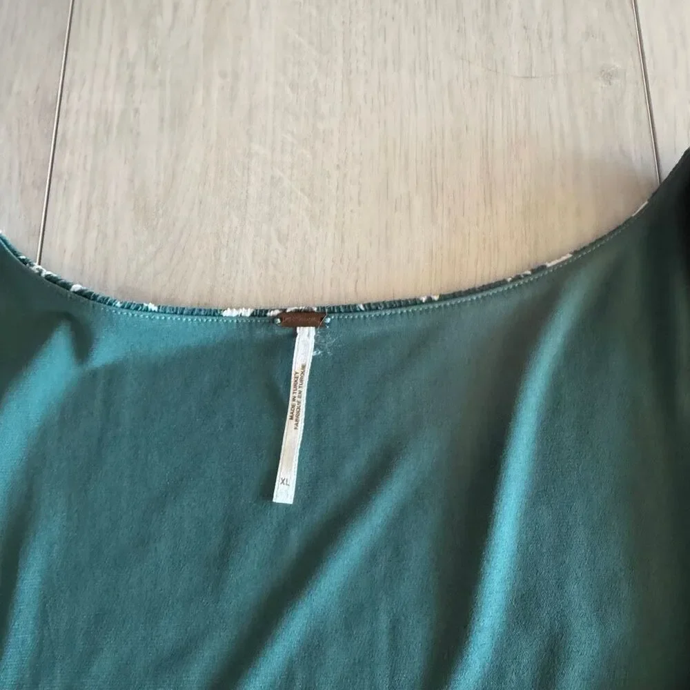 Free People Medium Dark Green and White Floral Cropped Blouse size L